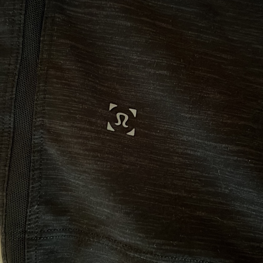 Lululemon - Picture 3 of 5